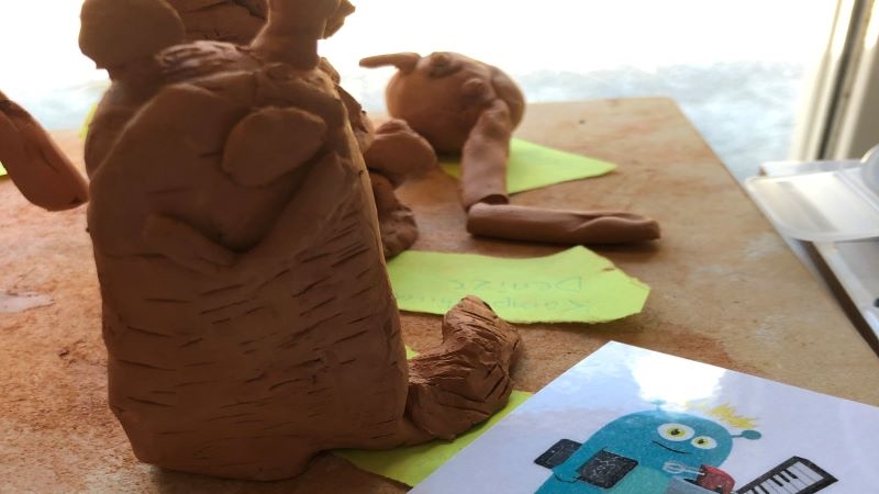 Barn har skapat en lerfigur